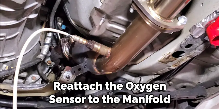 Reattach the Oxygen Sensor to the Manifold