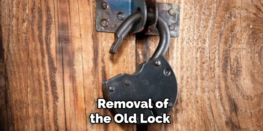  Removal of the Old Lock 
