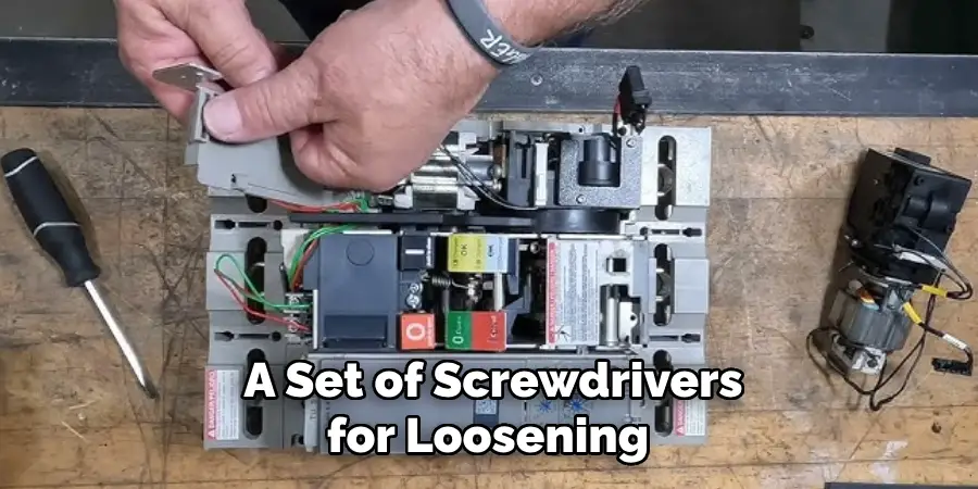 A Set of Screwdrivers for Loosening 