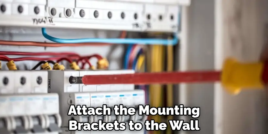 Attach the Mounting
Brackets to the Wall 