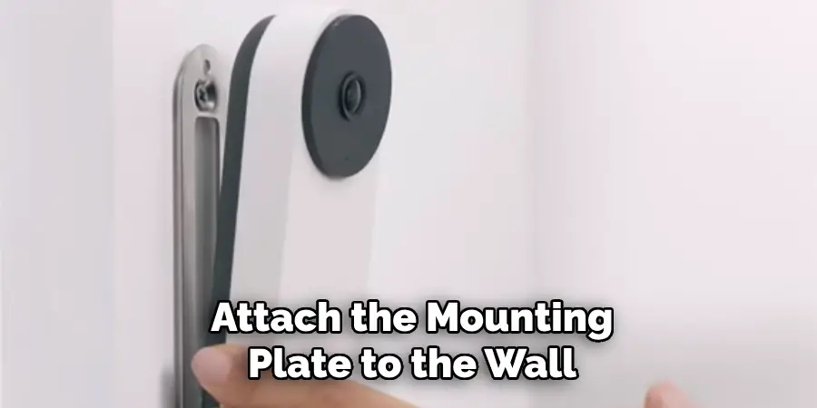 Attach the Mounting
Plate to the Wall