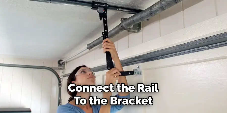 Connect the Rail
To the Bracket