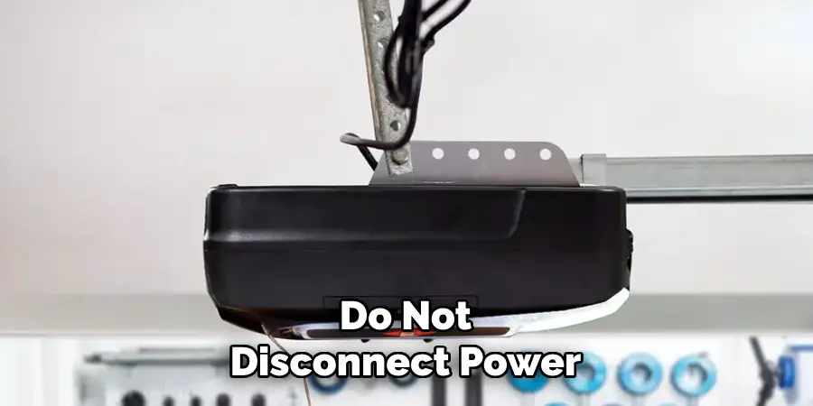 Do Not
Disconnect Power