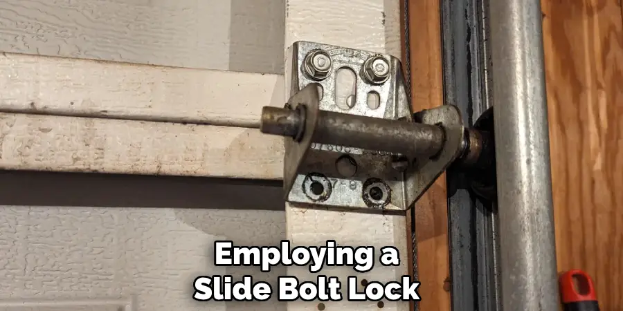 Employing a
Slide Bolt Lock