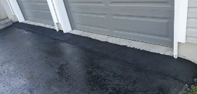 How to Keep Garage Door From Freezing to Floor