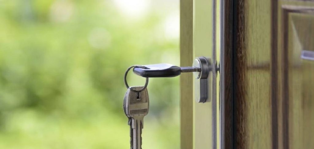 How to Lock a Pocket Door From Both Sides