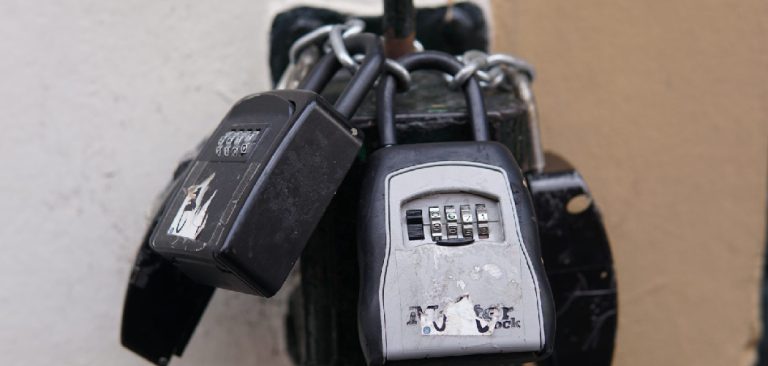 How to Use a Key Lockbox