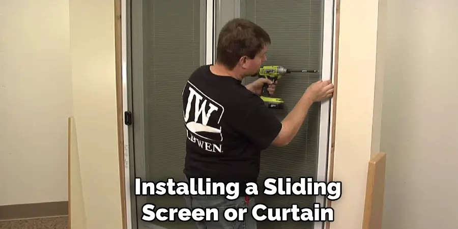 Installing a Sliding
Screen or Curtain