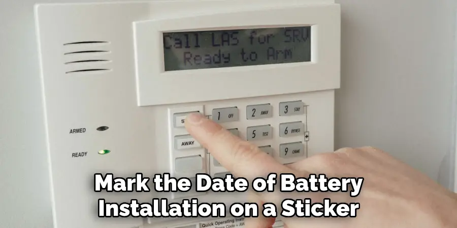 Mark the Date of Battery
Installation on a Sticker