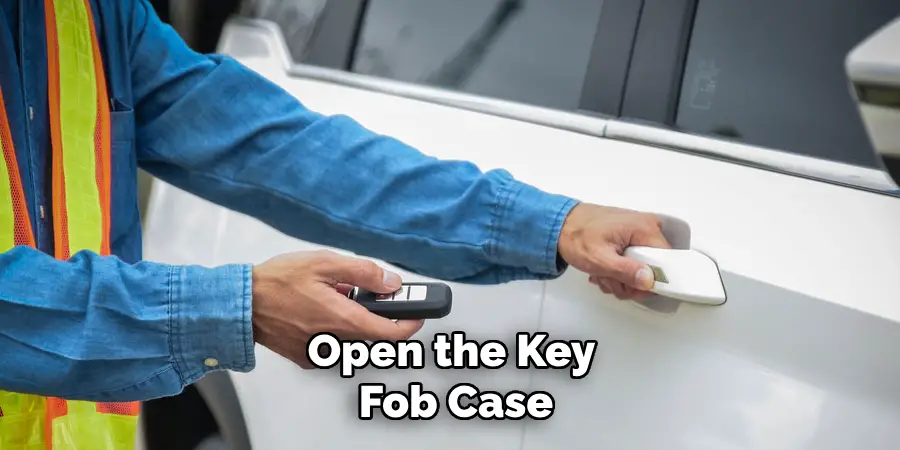 Open the Key 
Fob Case