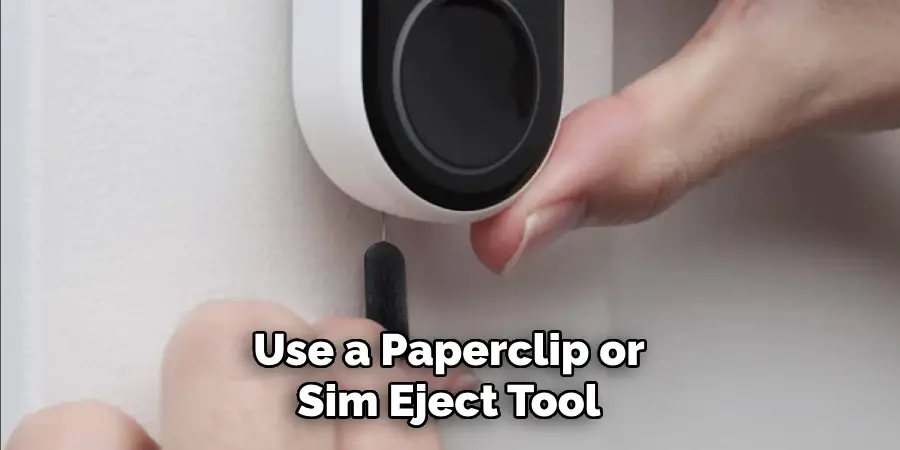 Use a Paperclip or
Sim Eject Tool