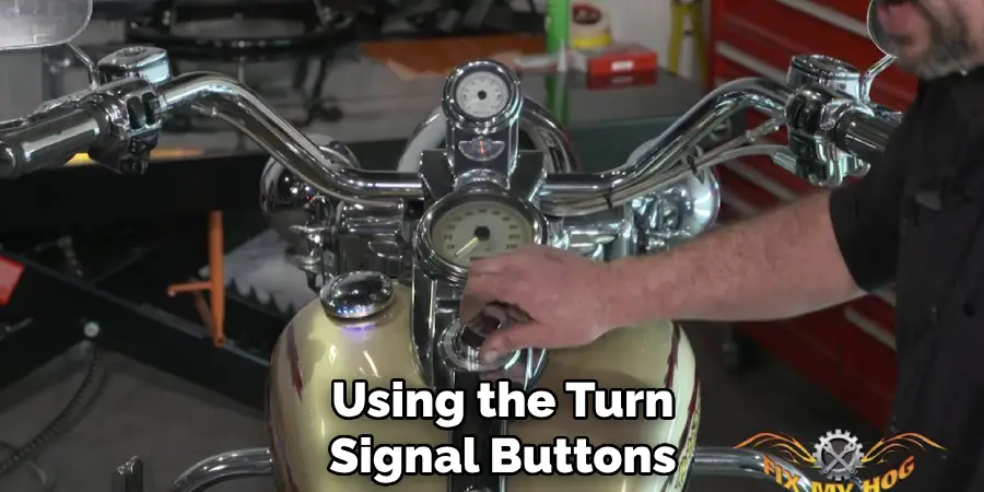 Using the Turn
Signal Buttons