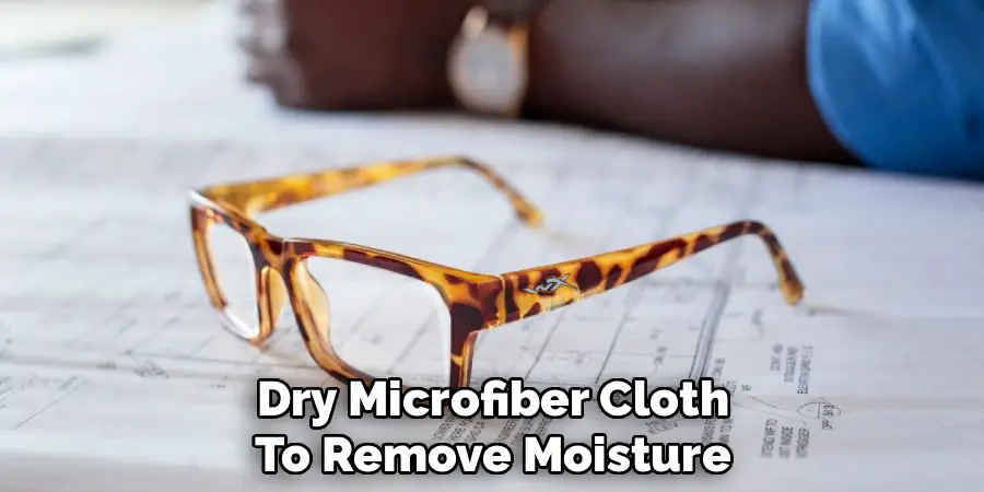 Dry Microfiber Cloth
To Remove Moisture