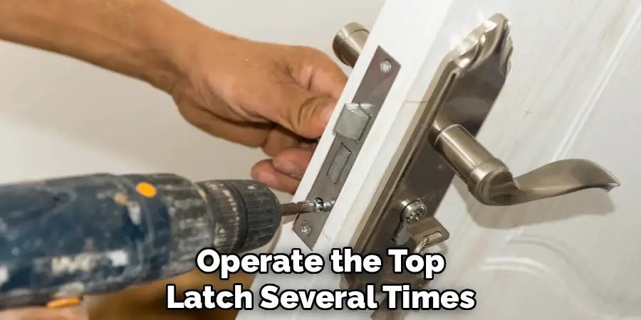 Operate the Top
Latch Several Times