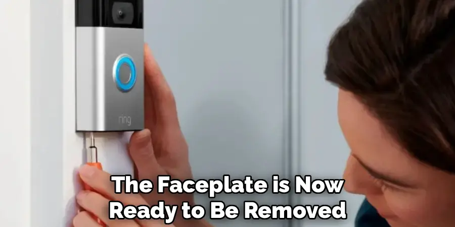 The Faceplate is Now
Ready to Be Removed