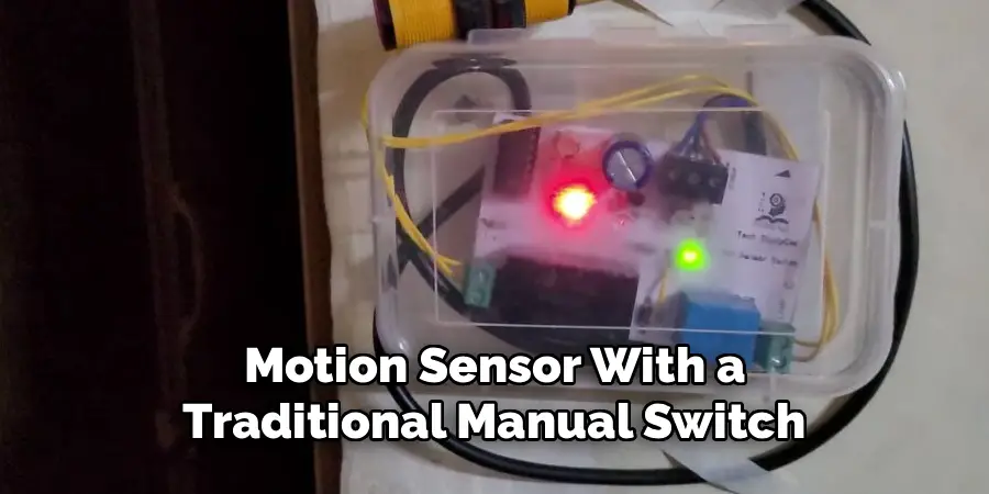 Motion Sensor With a
Traditional Manual Switch